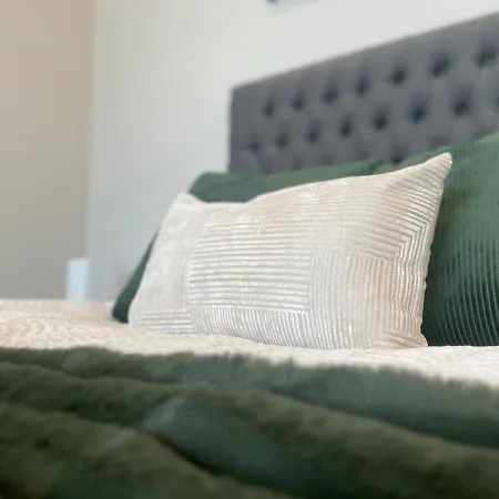 Luxury Near First Direct Arena *