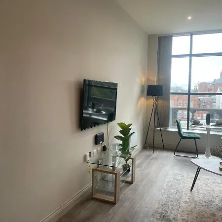 Luxury Near First Direct Arena