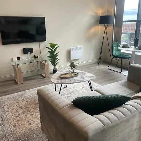 Luxury Near First Direct Arena Apartment *