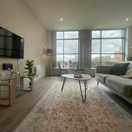 Apartment Luxury Near First Direct Arena *